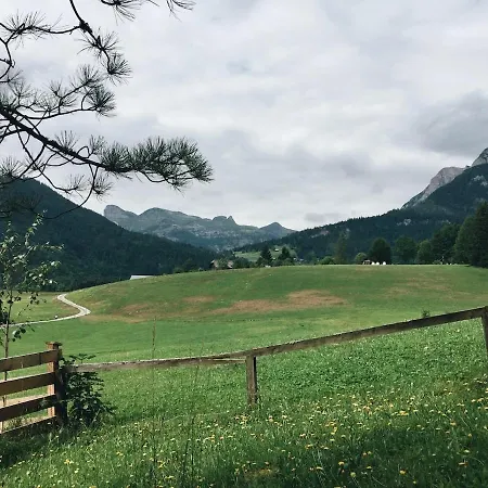 Hazel Mit Bergblick, Garten & Sauna Apartamento *
